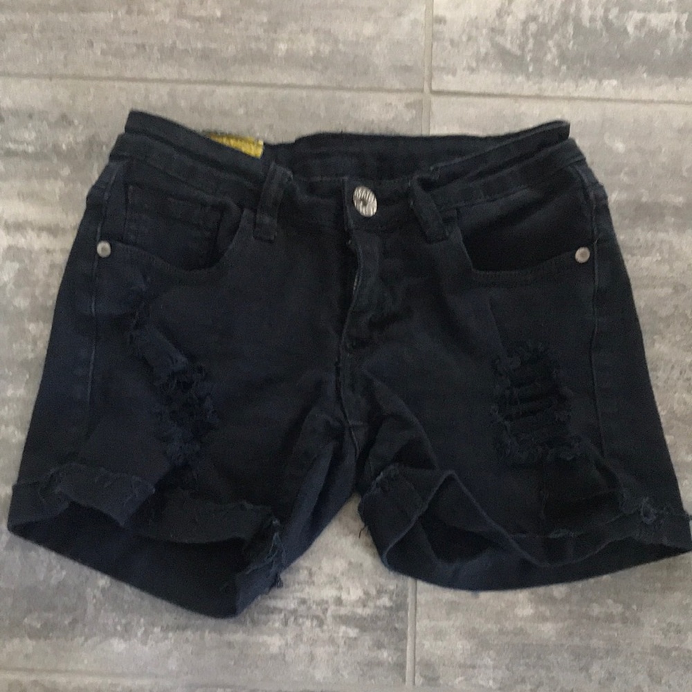Pre ripped black shorts